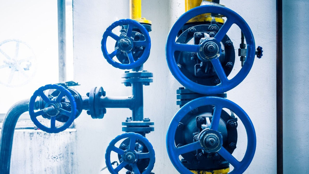 Украине грозит газовый кризис: собственная добыча упала на треть.