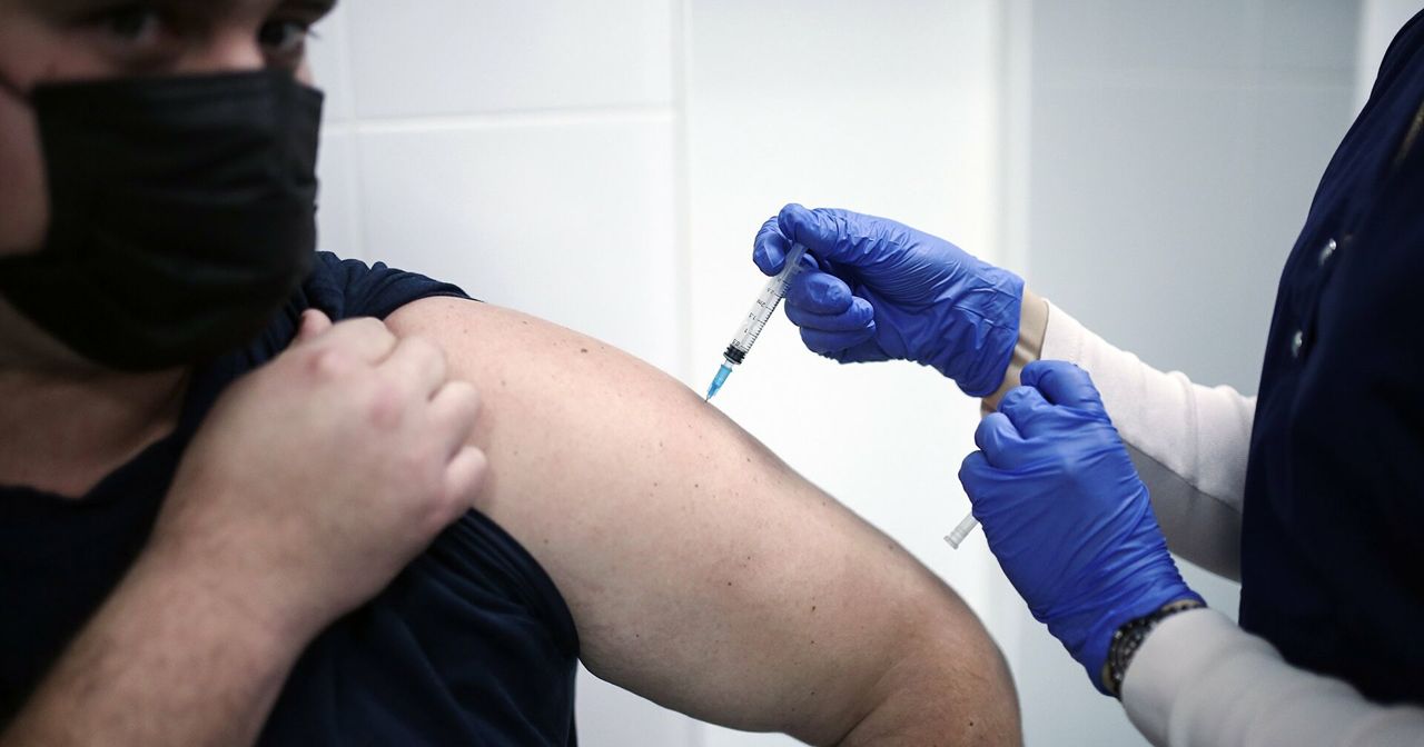 В ФРГ невакцинированные потеряют пособие при обязательной вакцинации.
