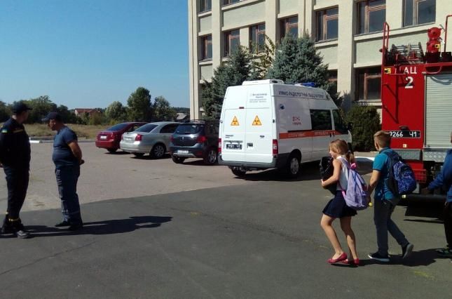 На Украине семь школьников попали в больницу после распыления газа.