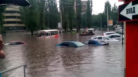 Inundaţii puternice s-au abătut asupra oraşului Soci, care s-a pomenit sub ape, în urma unor ploi torenţiale. Foto: stormnews.ru