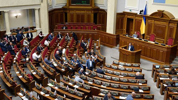 Рада приняла закон об обязательном использовании украинского языка.