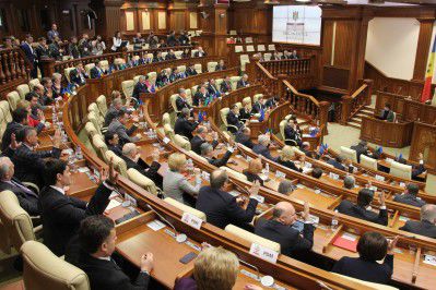 Cinci deputați din actualul Legislativ nu dețin nimic în proprietate și au venituri doar din salariul de bază.