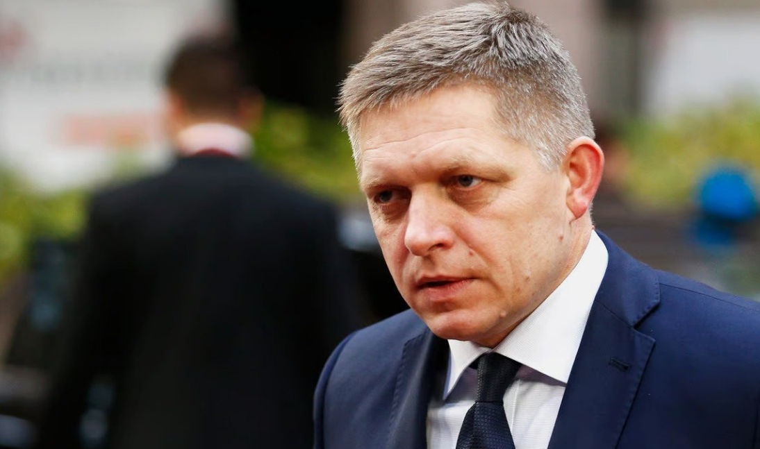 Премьер Словакии остается в тяжелом состоянии после очередной операции.
