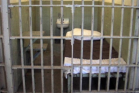 Обвиняемого приговорили к пяти годам лишения свободы с испытательным сроком в три года.   Фото: finance.obozrevatel.com