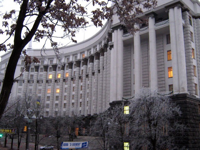В период ЧП не могут быть прекращены полномочия президента, ВР, правительства, и т.п.   Фото: pavel-karagin.livejournal.com