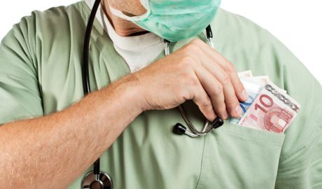Medicamente şi consumabile, despre care medicul spunea în înregistrare că ar lipsi. Foto: jurnal.md