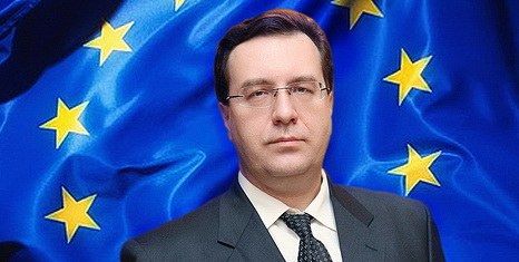 El a spus aşa: „Sentimentul de patriotism trebuie să prevaleze sentimentul de partid. Eu sunt cu Dvs., Dle. Preşedintele. 