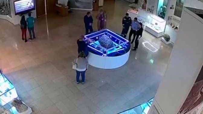 Опубликовано видео таинственного инцидента с челябинским метеоритом.