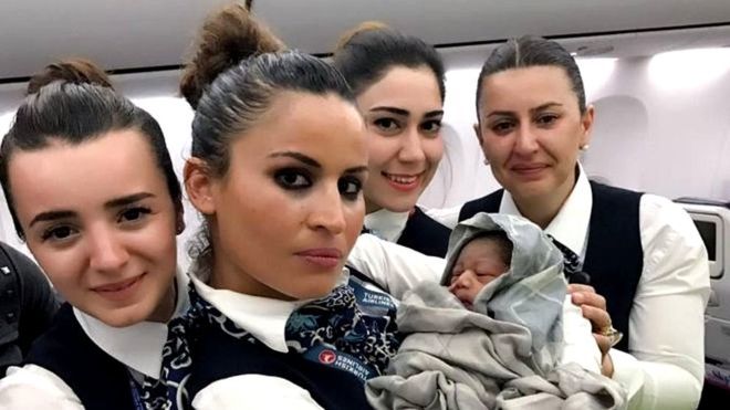 Девочка, получившая имя Кадижу, появилась на свет на высоте 12 800 метров.