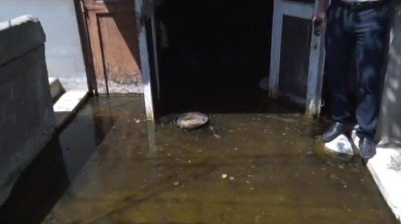 Подвалы жителей Комрата полны воды.