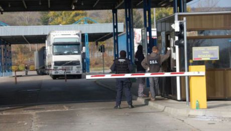 Кабинет министров одобрил сегодня решение об уменьшении документов до трех единиц.