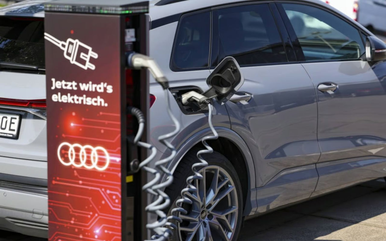 Vânzările de mașini electrice în Europa au crescut cu o treime pe fondul războiului din Iran.