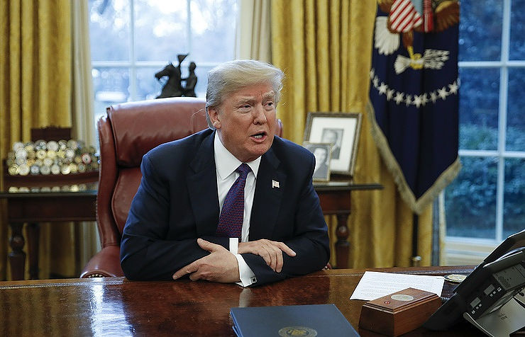 Президент США пообещал ужесточить процедуру проверки при покупке оружия в стране. Фото: AP Photo