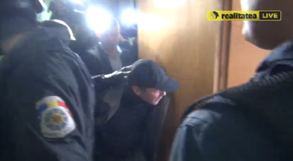 Восемь задержанных по делу о покушении на Влада Плахотнюка были доставлены сегодня в суд сектора центр.