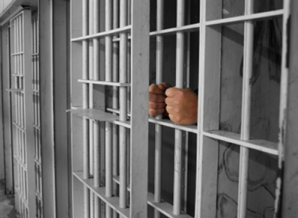 Potrivit politiei, la 15 ani tanarul a fost condamnat la inchisoare cu suspendare pentru furt iar ulterior a mai comis o talharie.