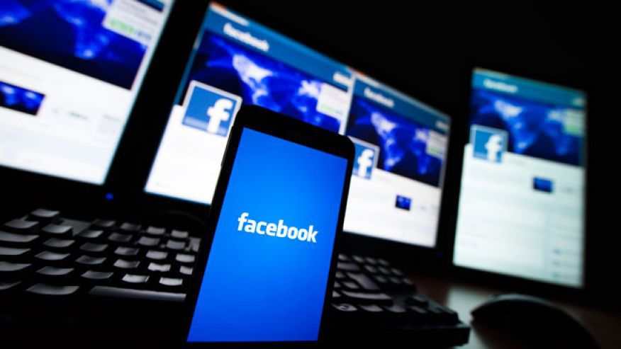Facebook анонсировала новые меры противодействия "российскому вмешательству".