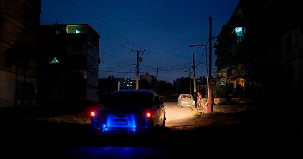 Cuba se pregătește de uragan pe fondul a două pene de curent consecutive.