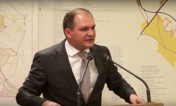 Socialistul Ceban a făcut o adevărată demonstrație în sala de ședințe, care i-a amuzat pe colegii săi.  Foto:  a-tv.md