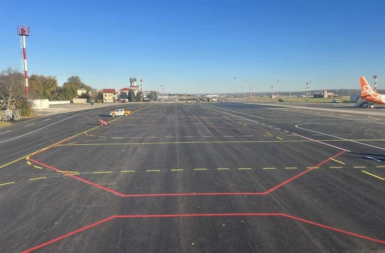 Prima etapă de modernizare a platformei de îmbarcare-debarcare a Aeroportului Internațional Chișinău, finalizată.