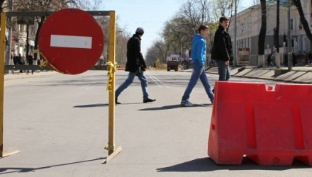 INP îndeamnă populația să se conformeze indicațiilor agenţilor rutieri, iar pe șoferi să respecte limita de viteză.