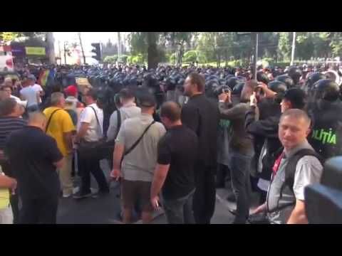 Alexandru Jizdan, a menționat într-o conferință de presă că poliția a acționat pe 27 august în apărarea cetățenilor. Foto: youtube.com