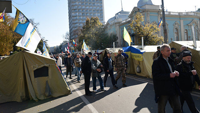 Порошенко отказался встречаться с депутатами, участвующими в митинге у Рады.