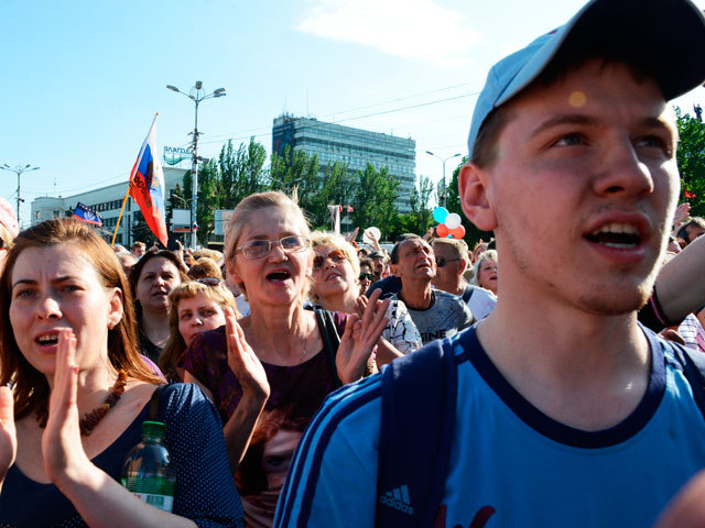 Батальон "Восток" прибыл на митинг, который проходит на площади Ленина. Фото: РИА Новости