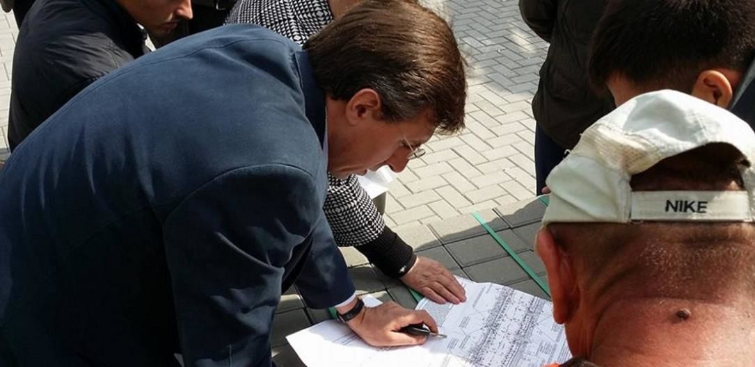Dorin Chirtoacă a spulberat zvonurile precum că autorităţile locale nu ar fi avut un proiect grafic de renovare a bulevardului Ștefan cel Mare. Foto: Dorin Chirtoacă via Facebook