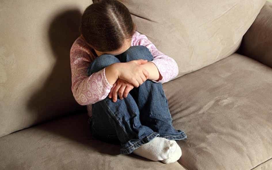 В Приднестровье мужчина побил трёх маленьких дочерей деревянной палкой.