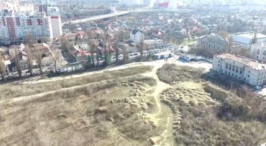 Республиканский стадион, когда-то принимавший крупные спортивные соревнования, теперь выглядит плачевно.