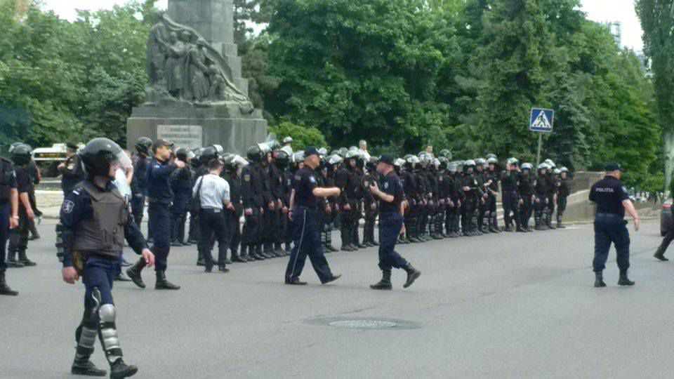 Шесть противников марша сексменьшинств задержаны полицией.