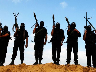 В качестве подтверждения своих угроз боевики казнили двух заложников.