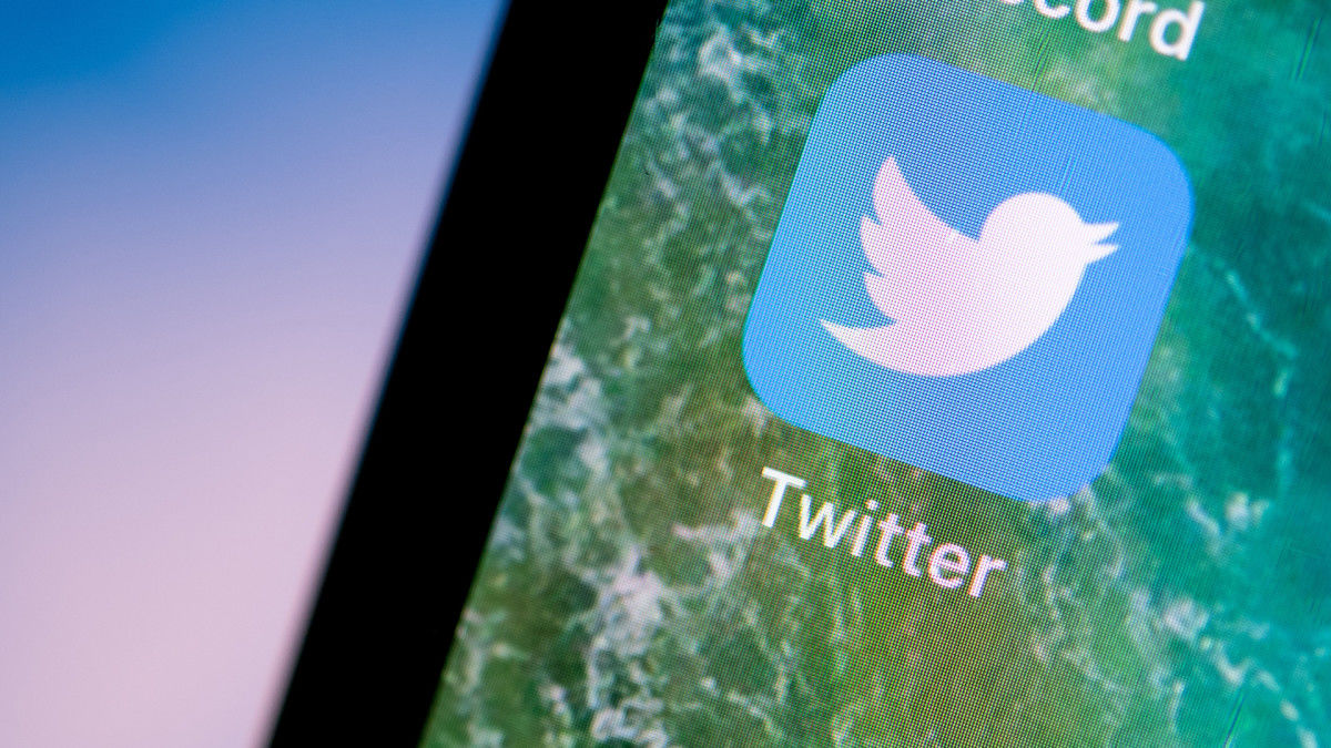 Twitter ограничит распространение белорусских госСМИ.