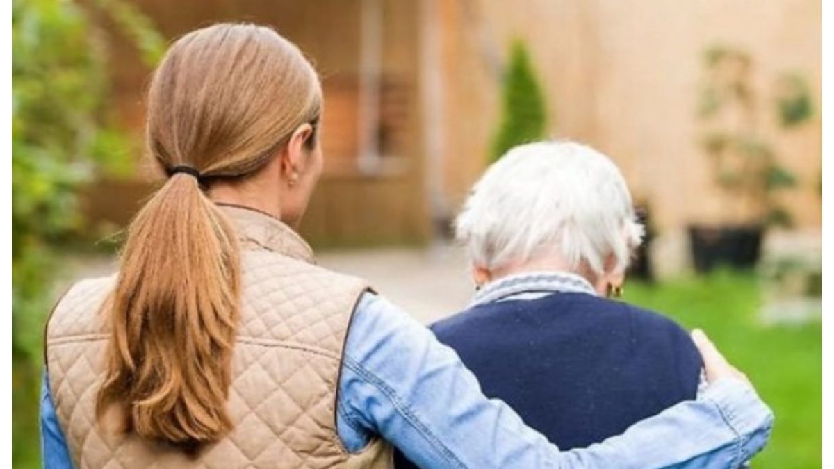 В Италии сиделки могут остаться без работы, если не вакцинируются.