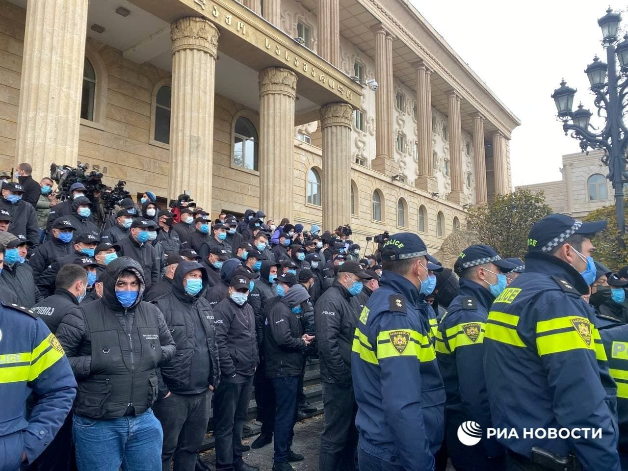 Протесты и задержания: в Грузии начался судебный процесс над Саакашвили.