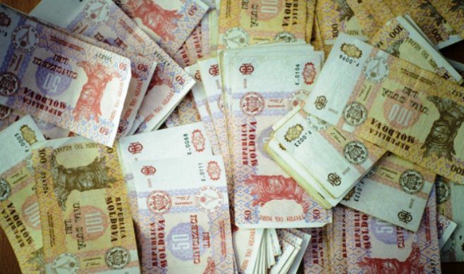 Salariul mediu pe economie a fost, în luna iunie, de peste 4.700 de lei. Foto: moldova24.info