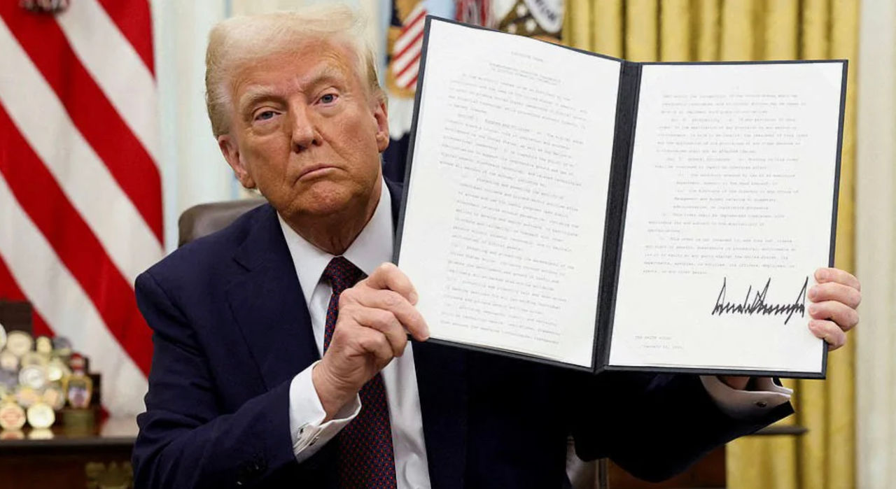 Трамп заявил, что подписал письма о пошлинах к 12 странам.