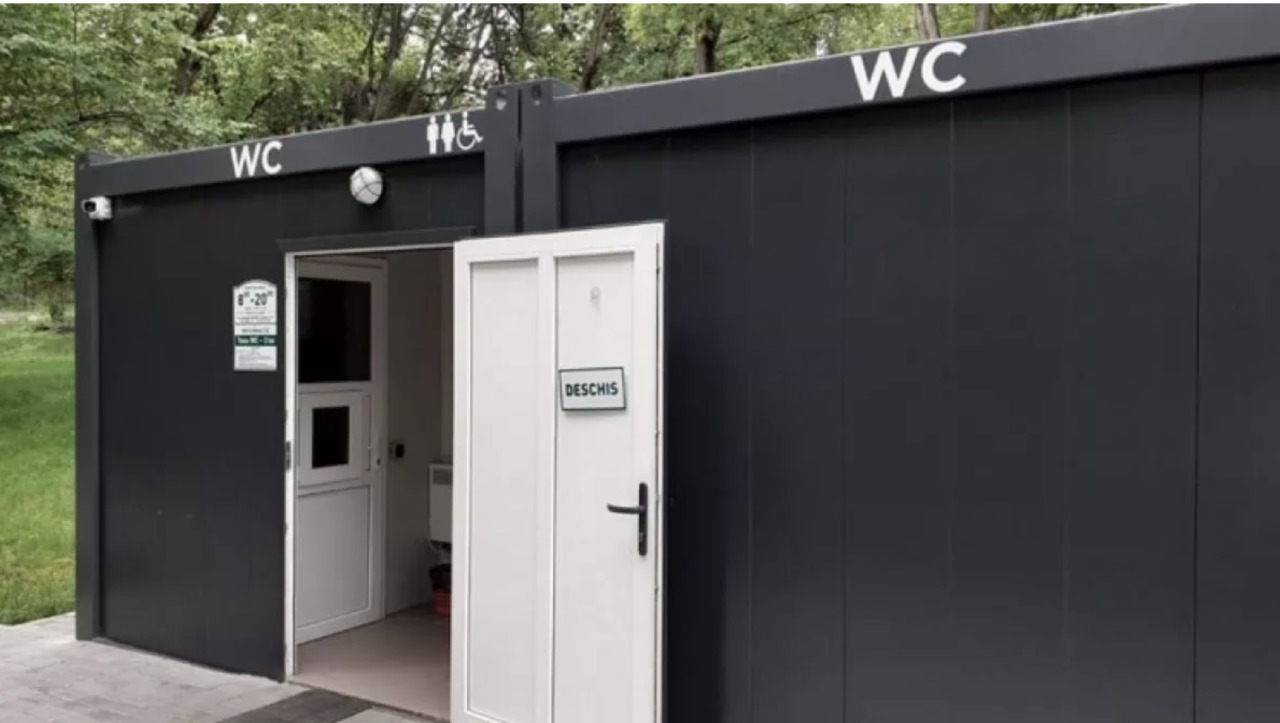 В парках Кишинева установлены новые туалеты.