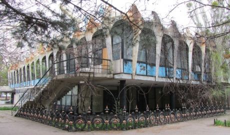 Кафе «Гугуцэ» имеет площадь 1200 квадратных метров.