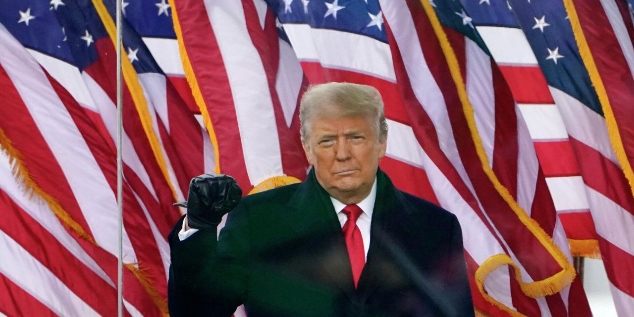 ФБР расследует угрозы судьям после исключения Трампа из праймериз в Колорадо.