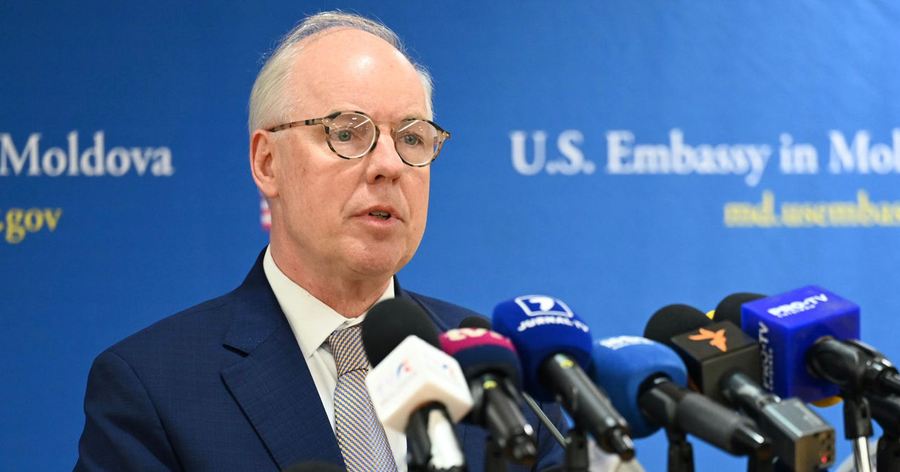 Логсдон: США помогли Молдове справиться с кризисом беженцев.