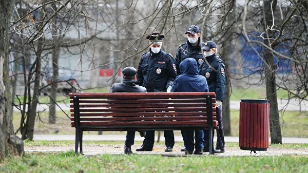 Минздрав РФ предупредил, что коронавирус передается в радиусе 4 метров.