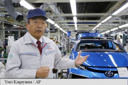 Глава Toyota уверен, что электромобили еще не готовы для массового производства. Фото: AP Photo