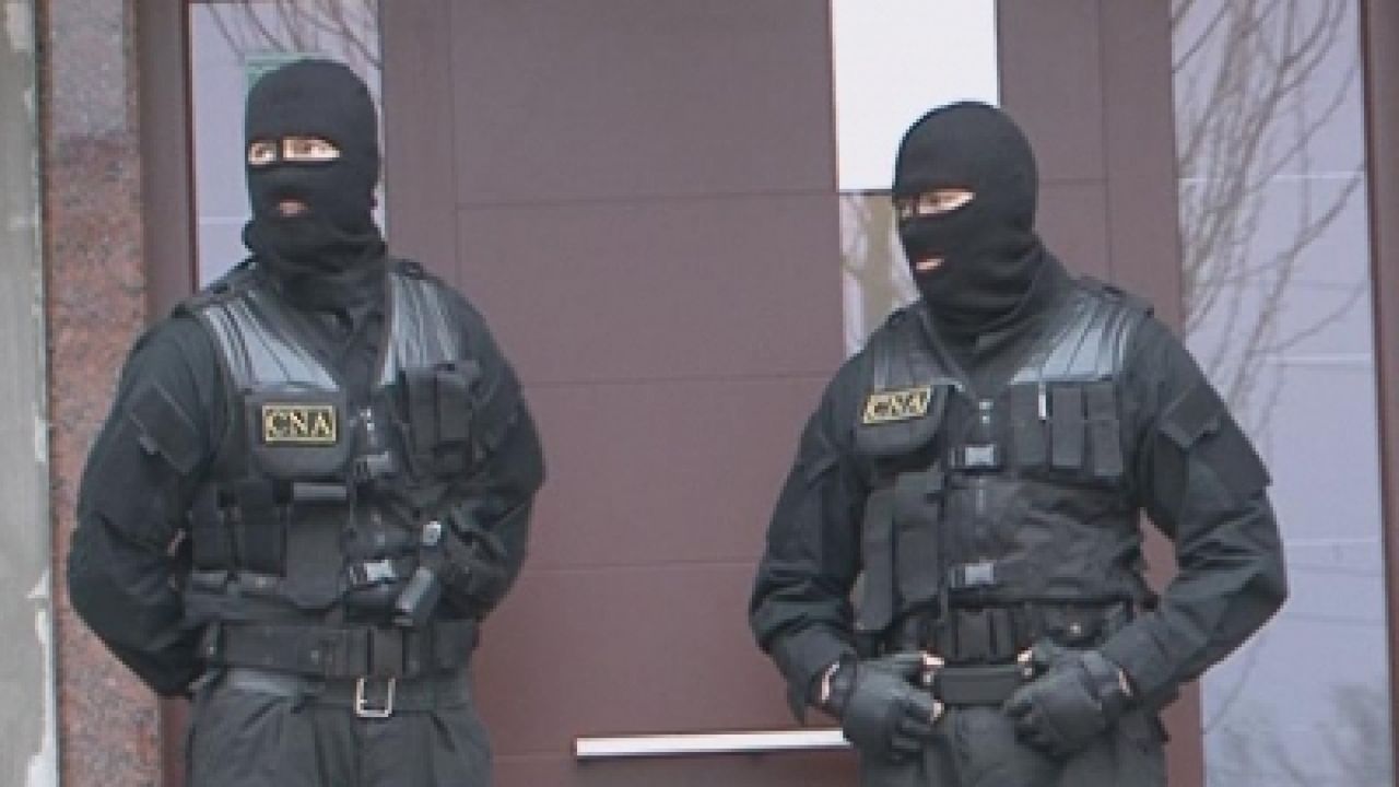 Funcționar de la Pretura Botanica, reținut. Ilegalitatea comisă. Foto: canal3.md
