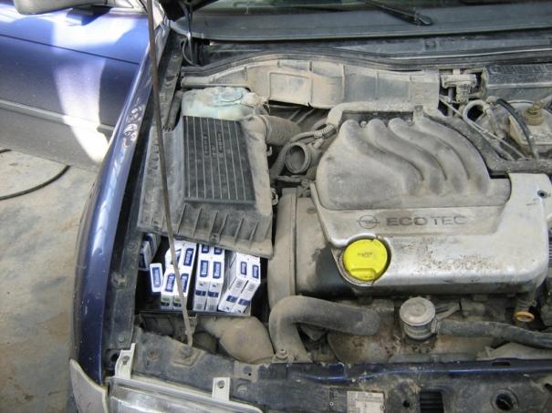 Autoritatea vamală a luat măsura reţinerii în vederea confiscării ţigaretelor în valoare de 1.965 de lei şi a sancţionat contravenţional persoana cu suma de 5.000 lei