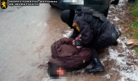 Patru indivizi, membri ai unei reţele de contrabandă cu droguri, au fost arestaţi.