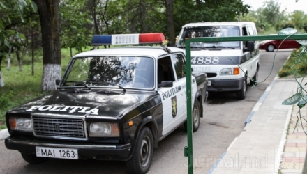Oamenii legii presupun că pietonul ar fi fost lovit de o maşină. U