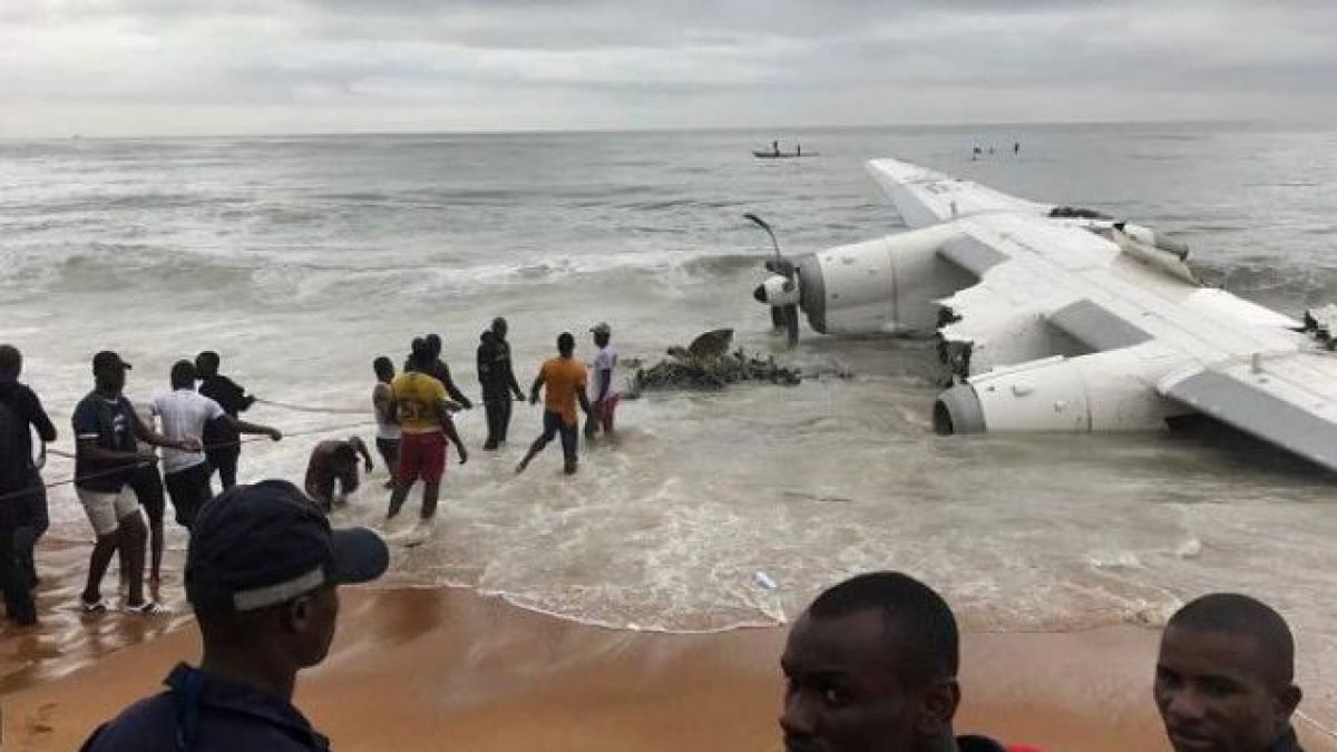 Corpurile neînsuflețite ale piloților decedați în Coasta de Fildeș ajung acasă
