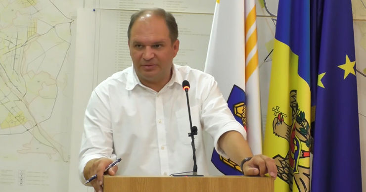 Чебан призвал жителей убрать автомобили из пострадавших от непогоды зон.