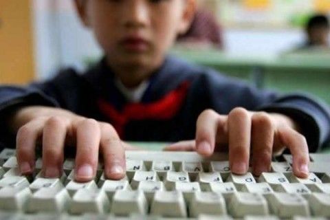 Мальчишки увлеклись игрой и не заметили, как пролетело время.